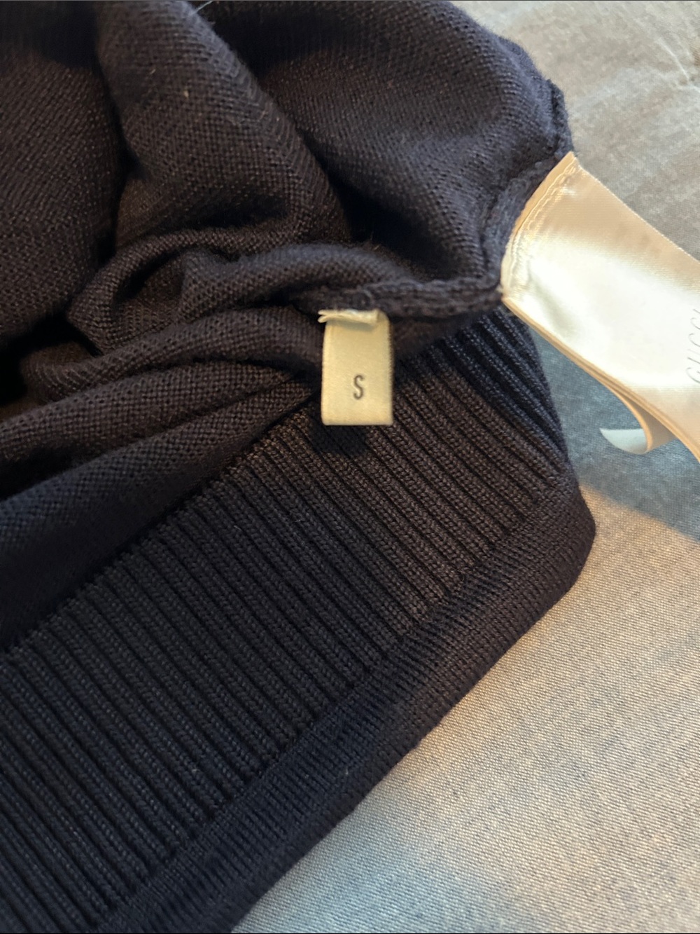 Gucci Navy Cardigan Women's S with Cream Trim and Bee Patch - Picture 7 of 7